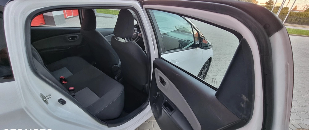 Toyota Yaris cena 28500 przebieg: 208000, rok produkcji 2015 z Warszawa małe 67